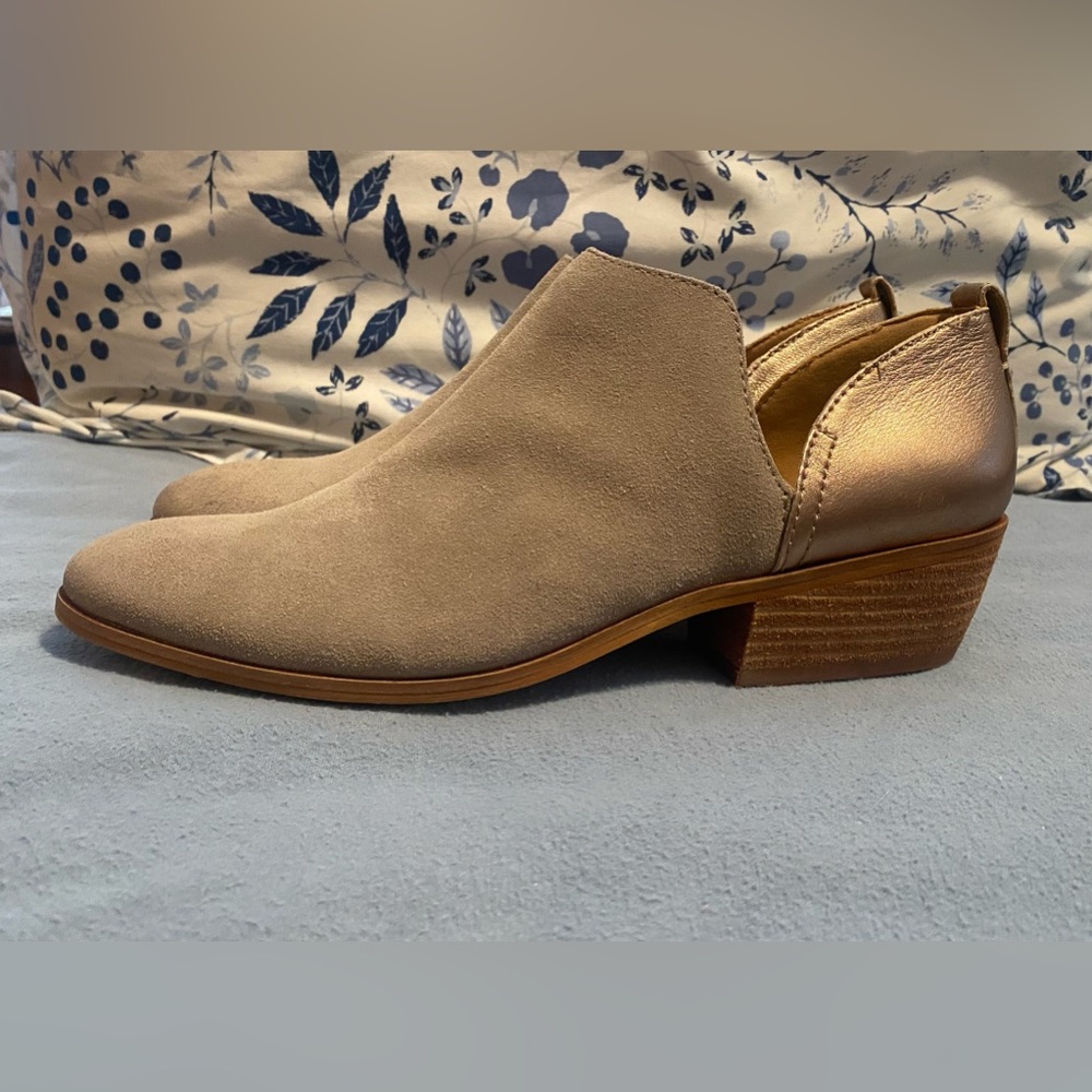 Frye and Co. Two Toned Booties Size 9M